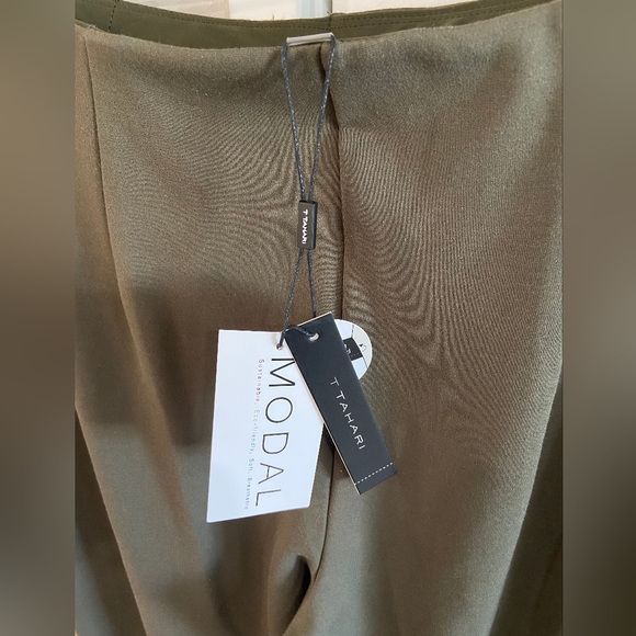 Tahari Women's Wide Leg pull on pant in Olive size Large - Picture 3 of 4